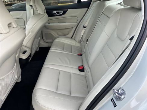 Used 2020 Volvo S60 T6 Momentum image 19