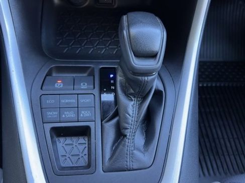 Used 2022 Toyota RAV4 XLE image 14