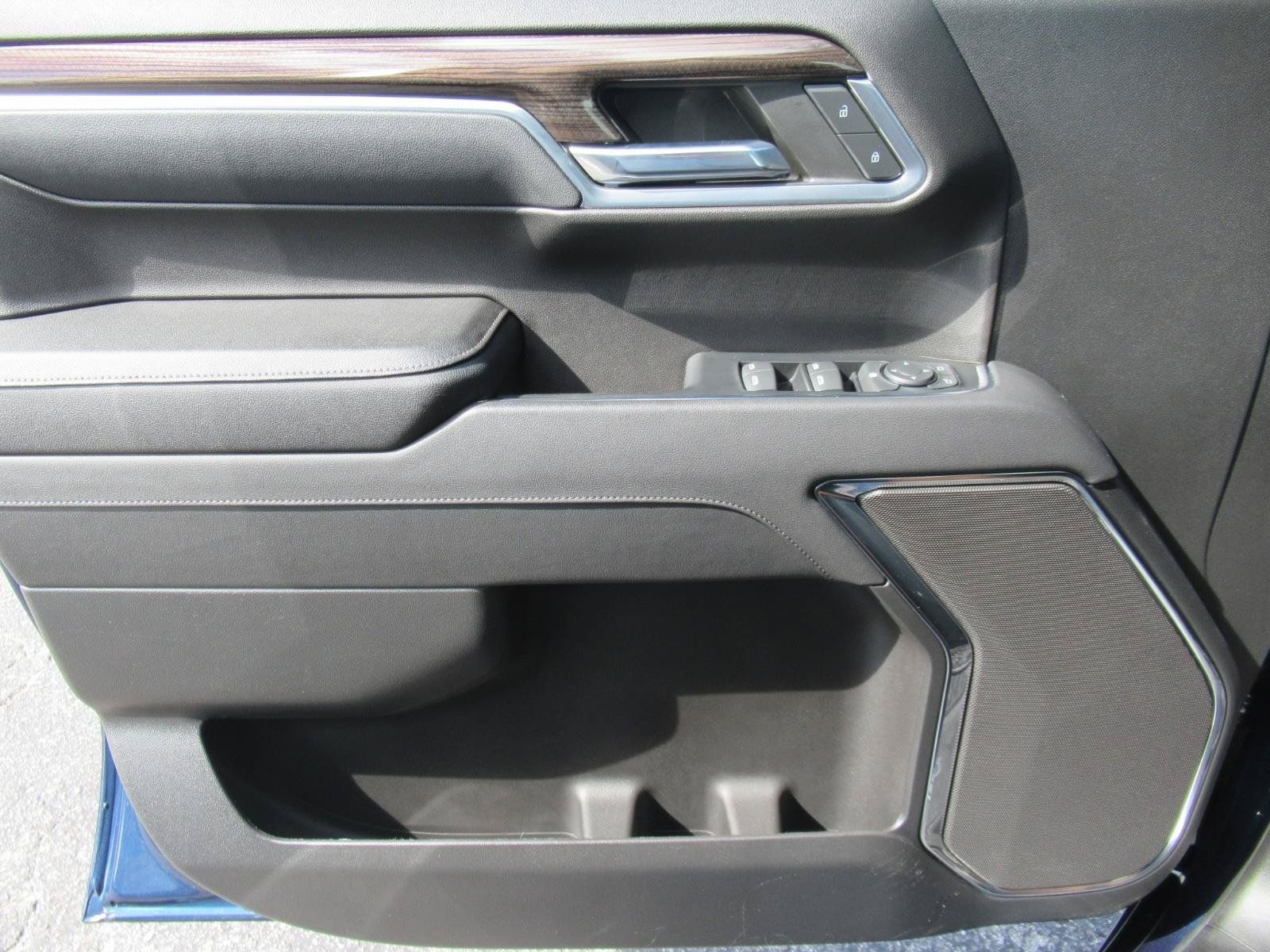 Used 2023 Chevrolet Silverado 1500 RST AWD/4WD image 24