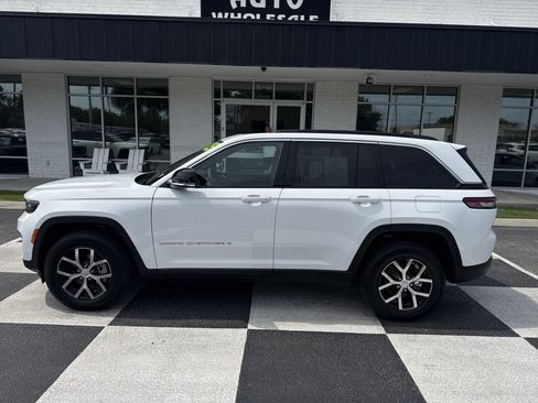 Used 2025 Jeep Grand Cherokee Limited RWD image 1