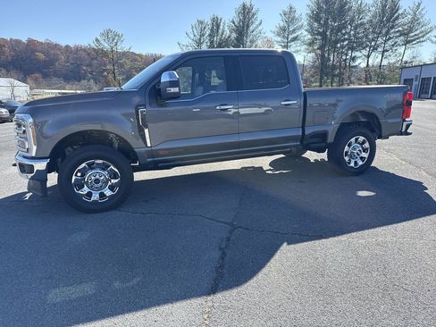 New 2026 Ford F250 Lariat w/ Lariat Ultimate Package image 3