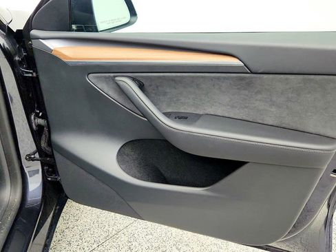 Used 2025 Tesla Model Y Long Range image 30