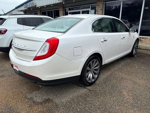 Used 2015 Lincoln MKS FWD image 3