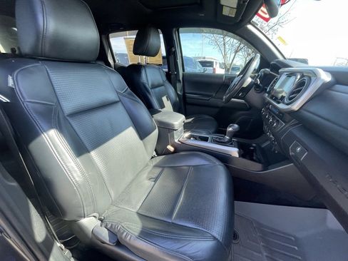 Used 2019 Toyota Tacoma Limited image 28