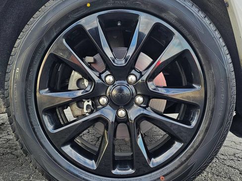 Used 2018 Jeep Grand Cherokee Altitude image 19