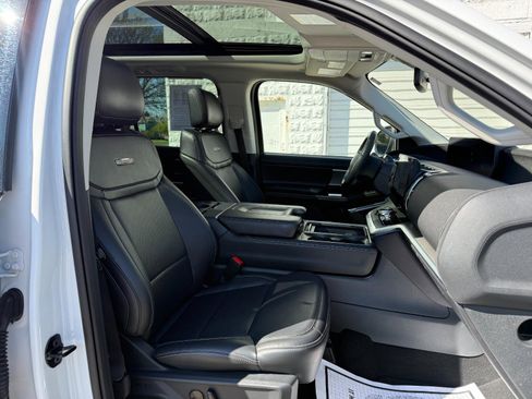 Used 2025 Ford Expedition Max Platinum image 23