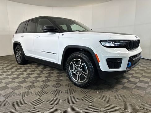 Used 2022 Jeep Grand Cherokee Trailhawk image 2