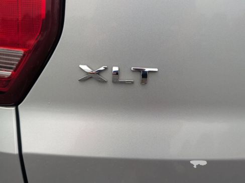 Used 2018 Ford Explorer XLT FWD image 46