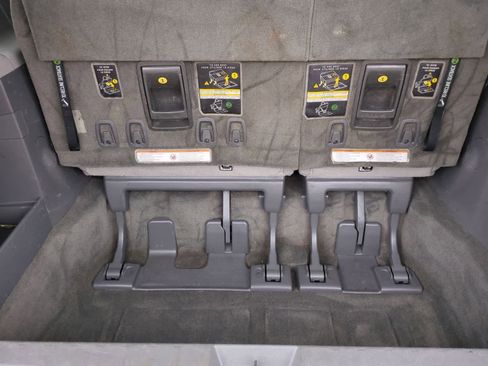 Used 2016 Toyota Sienna L image 33