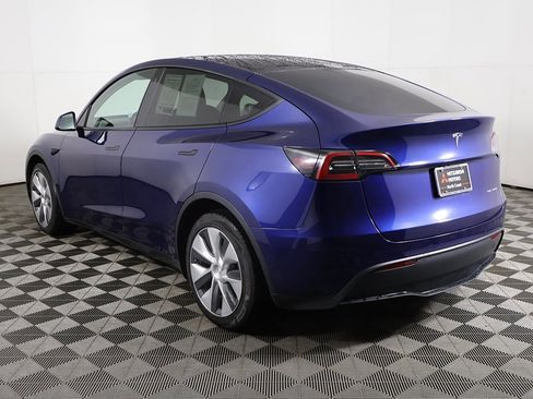 Used 2022 Tesla Model Y Long Range image 10