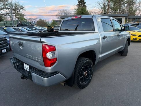 Used 2017 Toyota Tundra SR5 w/ SR5 Upgrade Package AWD/4WD image 9