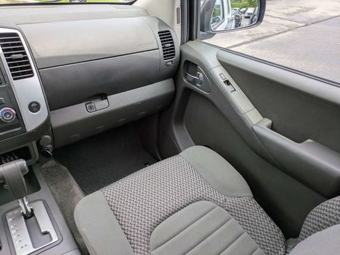 Used 2012 Nissan Frontier SV RWD image 18