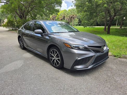 Used 2021 Toyota Camry SE FWD image 1