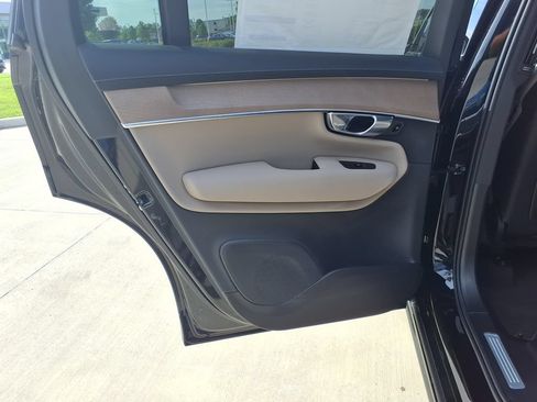 New 2026 Volvo XC90 B5 Plus w/ Protection Package Premier AWD/4WD image 12