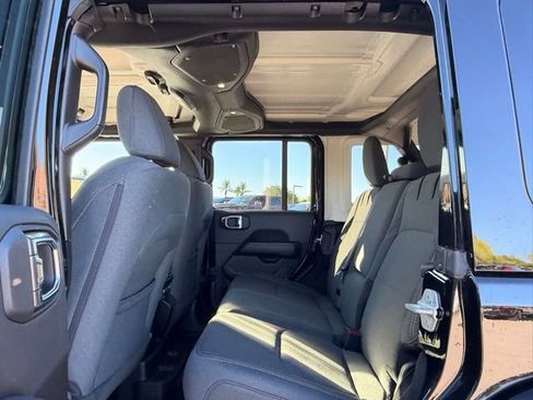 Used 2025 Jeep Wrangler Unlimited Sahara AWD/4WD image 13