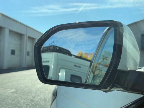 Used 2022 Ford Expedition Limited image 9