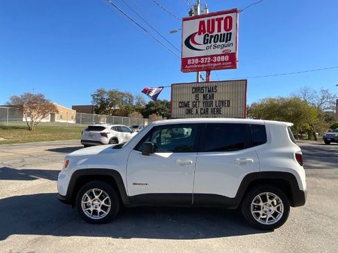 Used 2023 Jeep Renegade Latitude image 11