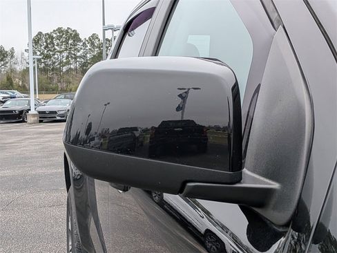 Used 2022 Chevrolet Colorado Z71 image 11