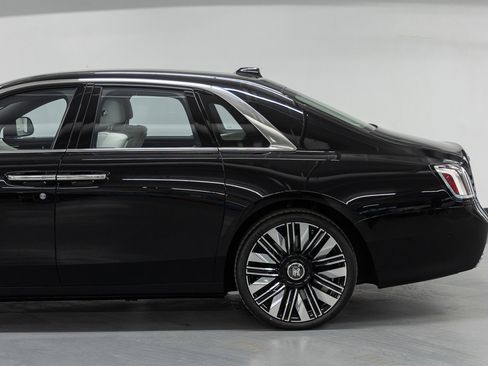 Used 2025 Rolls-Royce Ghost image 5