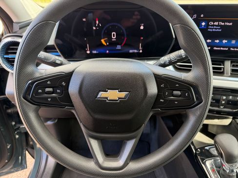 Used 2025 Chevrolet Trax LT image 25