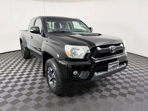 Used 2015 Toyota Tacoma w/ TRD Sport Package AWD/4WD image 5