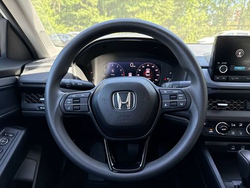 Used 2025 Honda Accord SE image 11