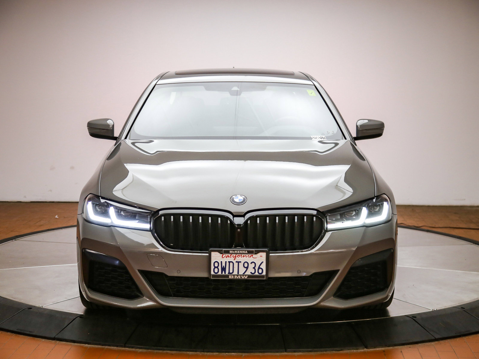 Used 2021 BMW M550i xDrive w/ Executive Package AWD/4WD image 2