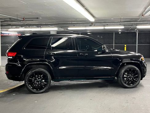 Used 2021 Jeep Grand Cherokee Laredo X AWD/4WD image 36