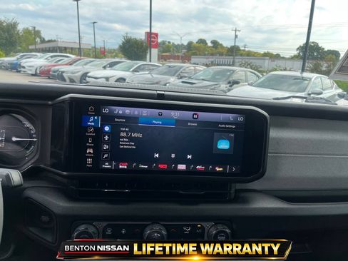 Used 2024 Jeep Wrangler Unlimited w/ Convenience Group AWD/4WD image 16