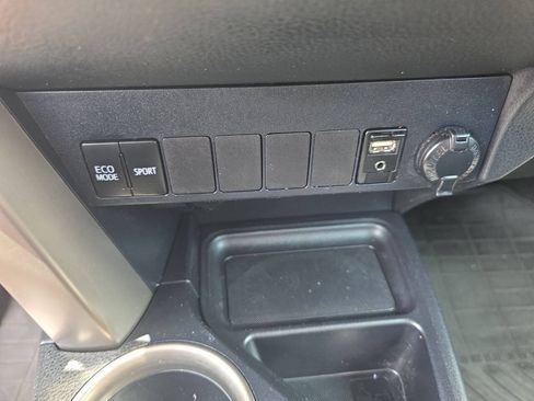 Used 2015 Toyota RAV4 LE AWD/4WD image 19