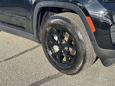 Certified 2024 Jeep Grand Cherokee Altitude image 7