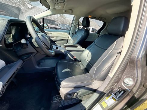 Used 2022 Toyota Sienna LE image 23