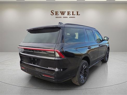 New 2025 Lincoln Navigator Reserve w/ Jet Appearance Package image 4