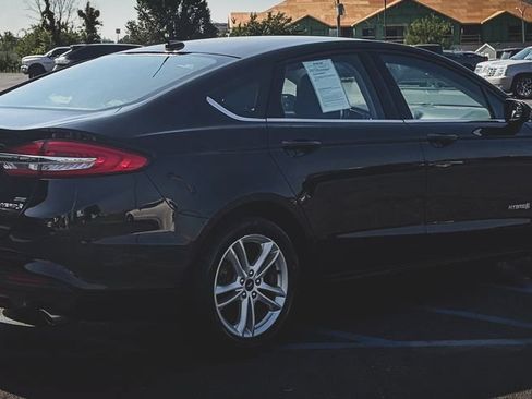 Used 2018 Ford Fusion SE FWD image 9