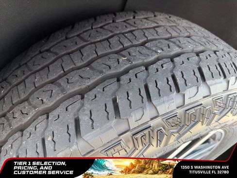 Used 2023 GMC Yukon AT4 AWD/4WD image 25