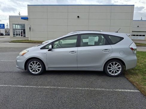 Used 2012 Toyota Prius V Five image 4