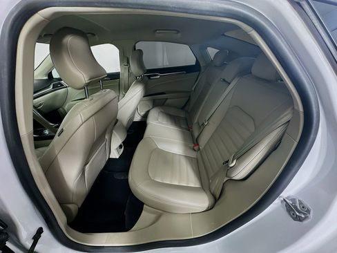 Used 2018 Ford Fusion SE image 25