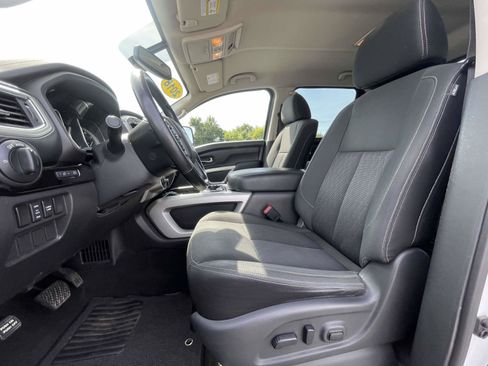 Used 2018 Nissan Titan SV w/ SV Convenience Package AWD/4WD image 17