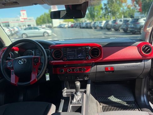 Used 2022 Toyota Tacoma SR5 w/ SR5 Appearance Package (SM) AWD/4WD image 20