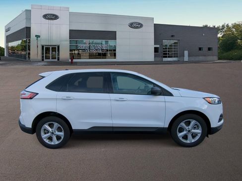 Used 2024 Ford Edge SE image 11