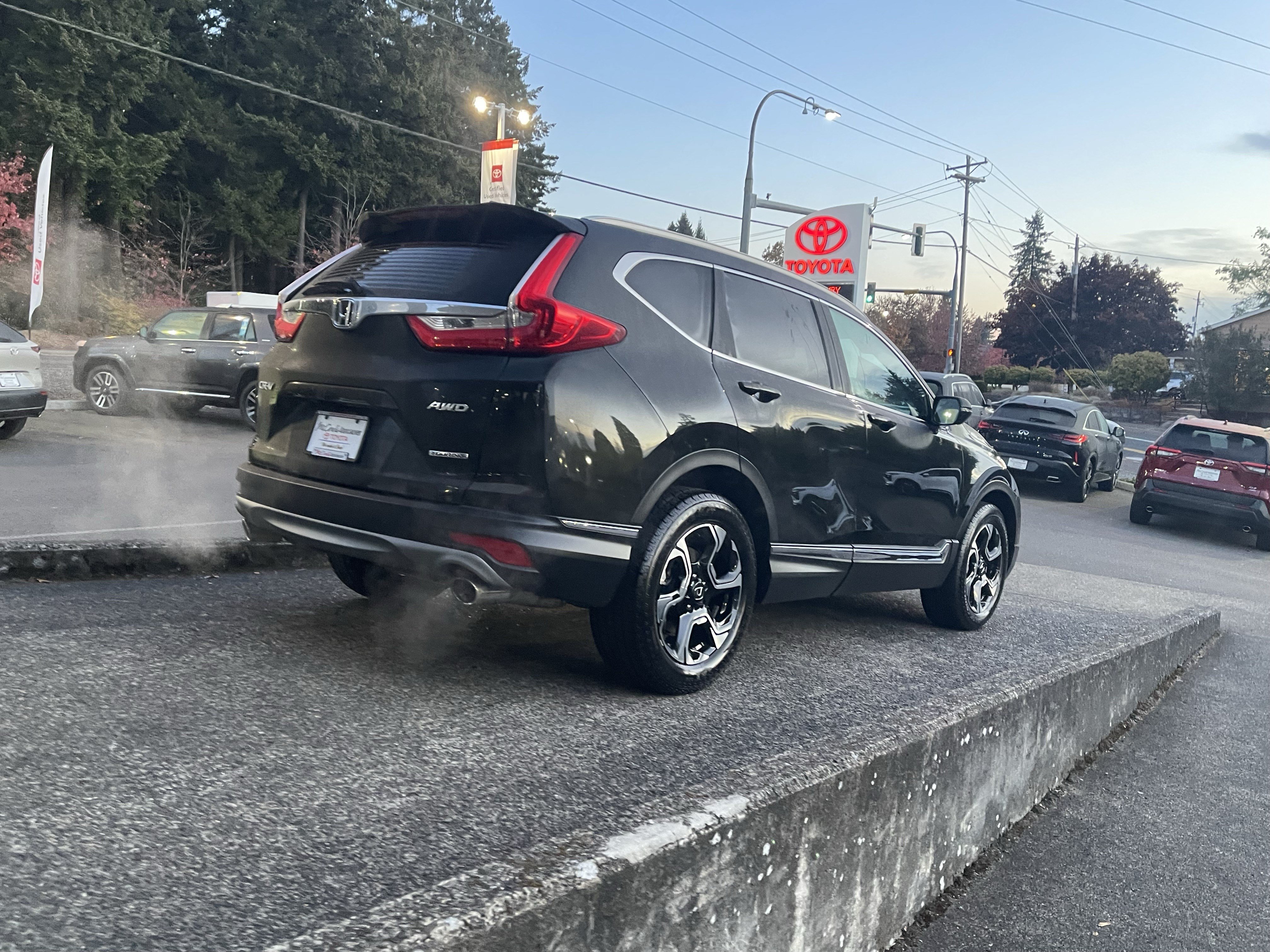 Used 2017 Honda CR-V Touring image 8
