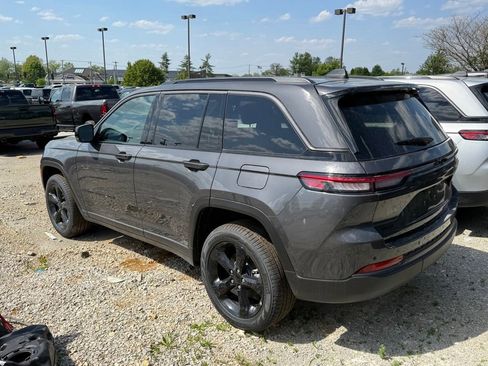 New 2026 Jeep Grand Cherokee Limited w/ Limited Altitude Package AWD/4WD image 7