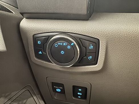 Used 2015 Ford F150 XLT w/ Equipment Group 302A Luxury AWD/4WD image 17