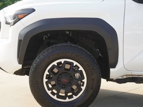 Used 2024 Toyota Tacoma TRD Off-Road AWD/4WD image 5