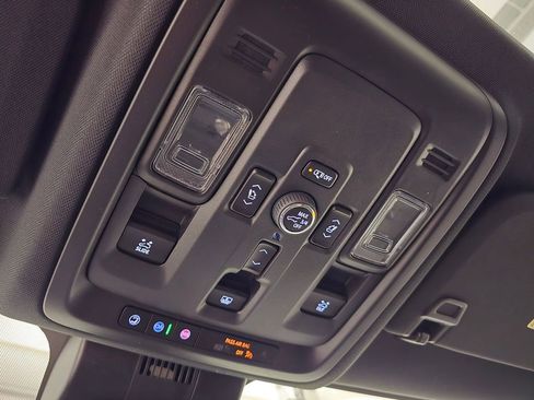 New 2025 Chevrolet Suburban Z71 w/ Z71 Off-Road Package AWD/4WD image 30