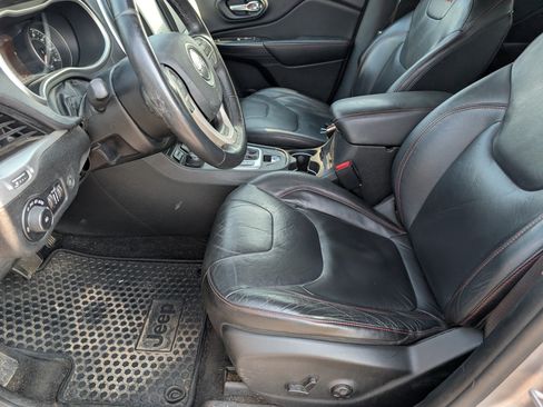 Used 2014 Jeep Cherokee Trailhawk w/ Comfort/Convenience Group AWD/4WD image 6