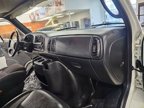 Used 2001 Dodge B2500 Passenger RWD image 9