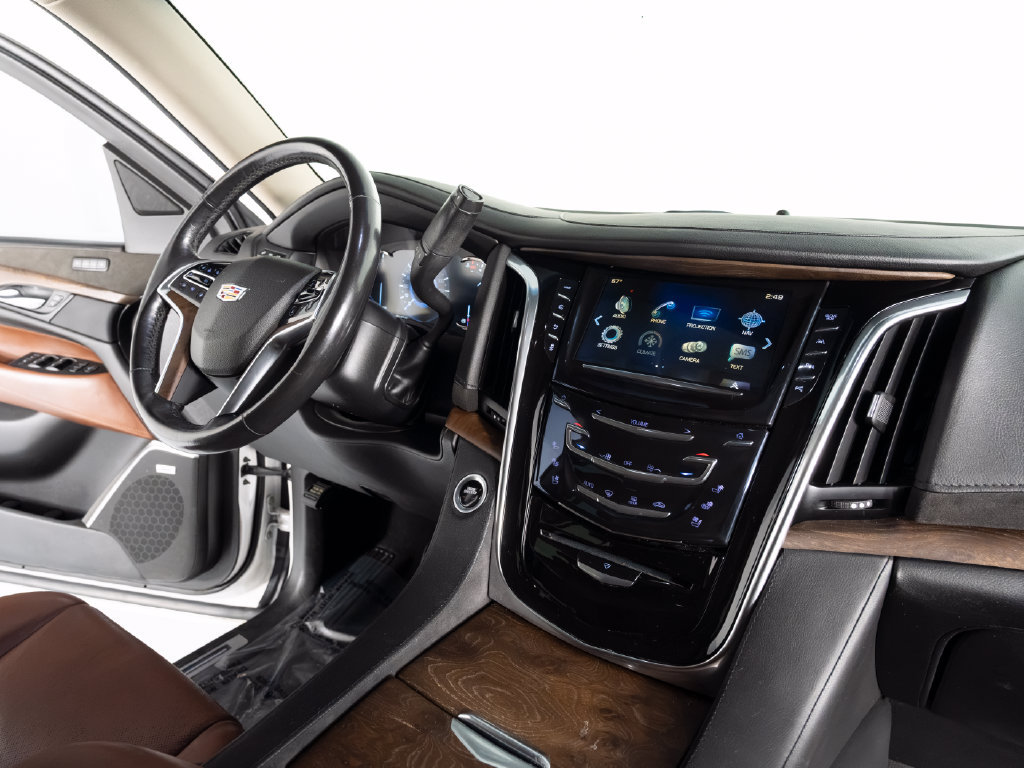 Used 2019 Cadillac Escalade Luxury AWD/4WD image 27