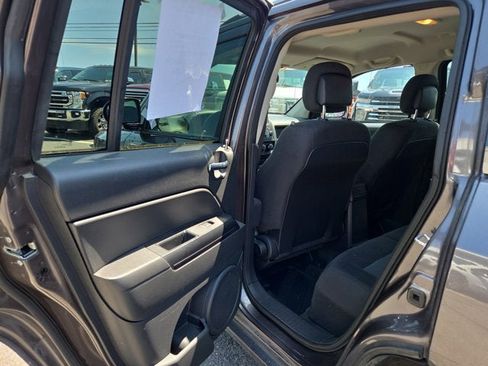 Used 2017 Jeep Compass Sport w/ Power Value Group image 10