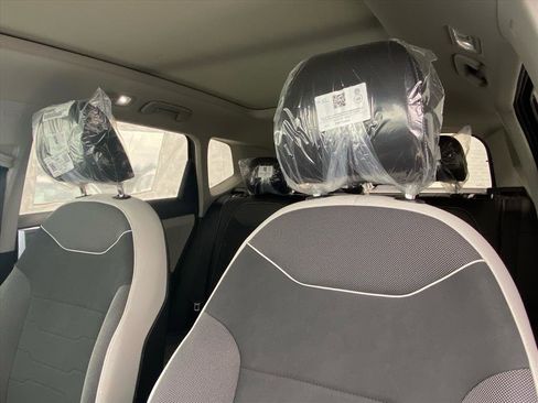 New 2026 Volkswagen Taos SE image 5